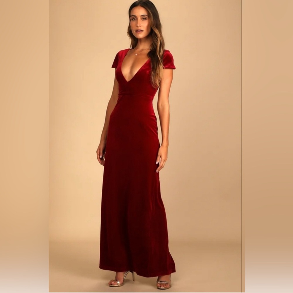 Lulu’s red velvet evening gown